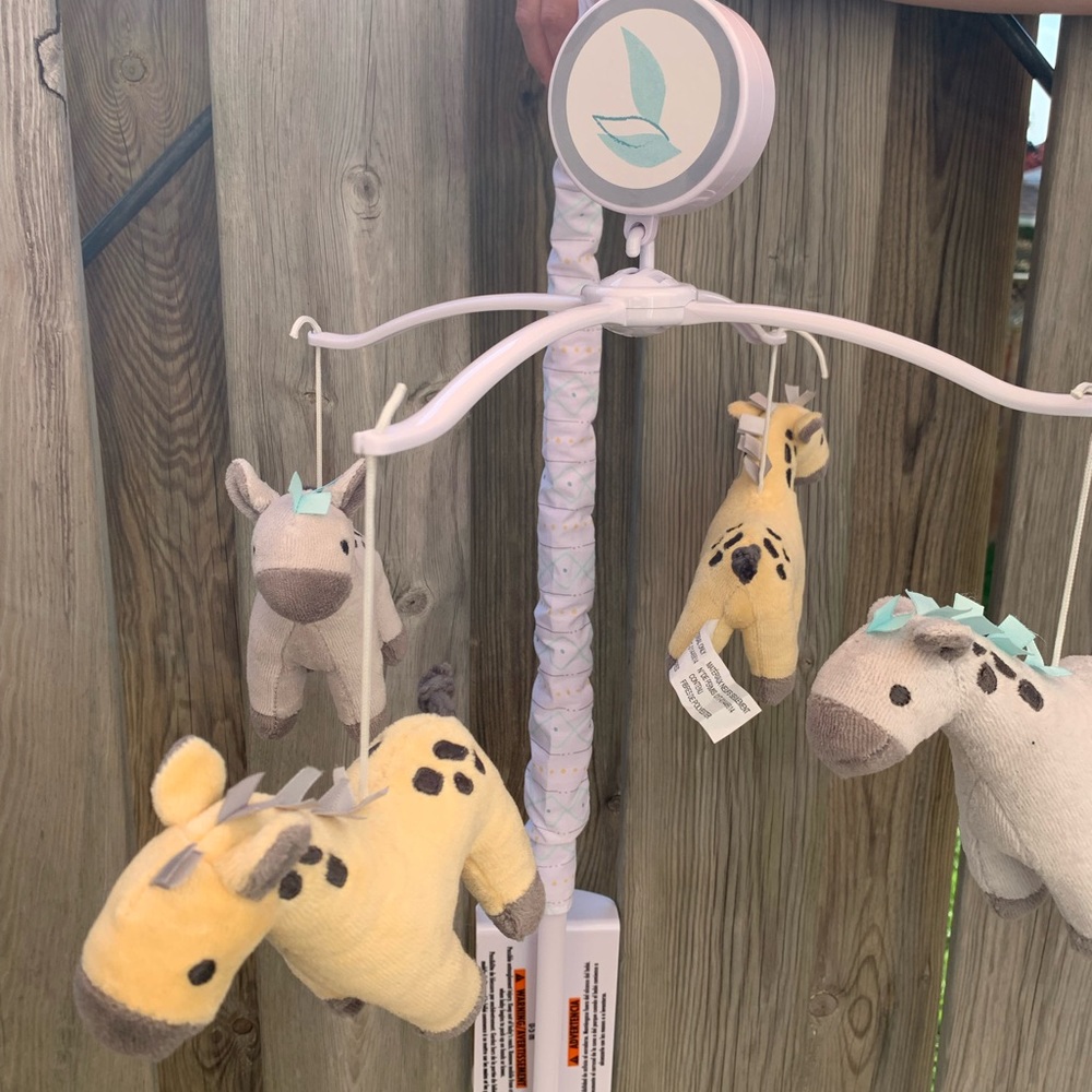 Gerber Giraffe Crib Mobile with Music Box 27in Height Great Condition 🦒